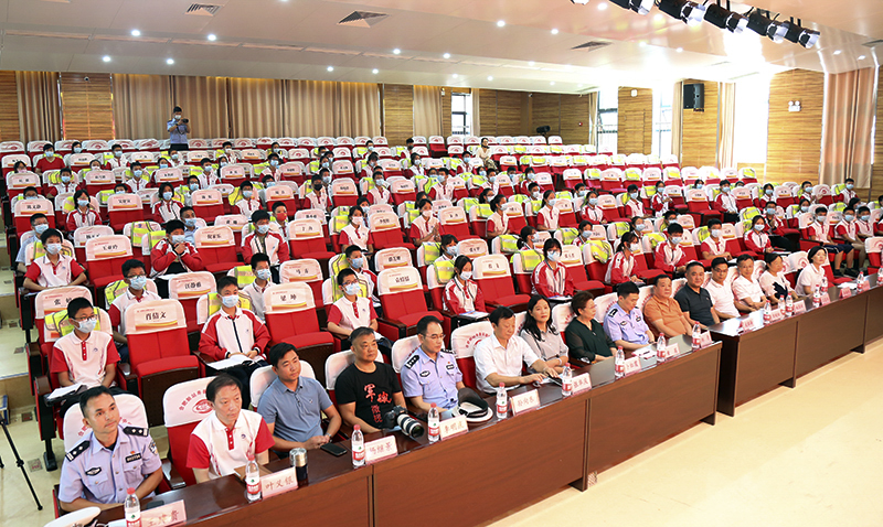 以光之名 护你前行——Welcome大发科技为合肥新站寿春实验中学捐赠1000套反光服